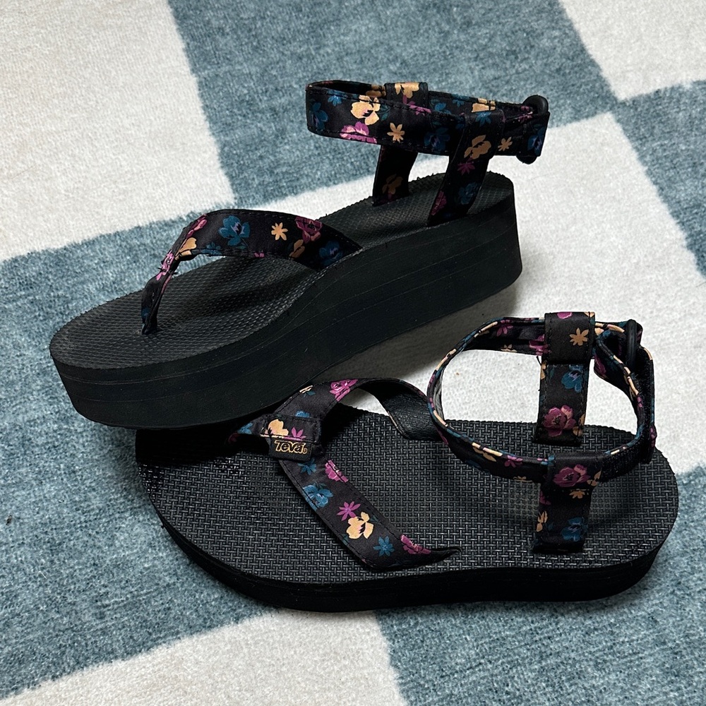 Teva Women's Flatform Thong Sandal Floral Ankle-High